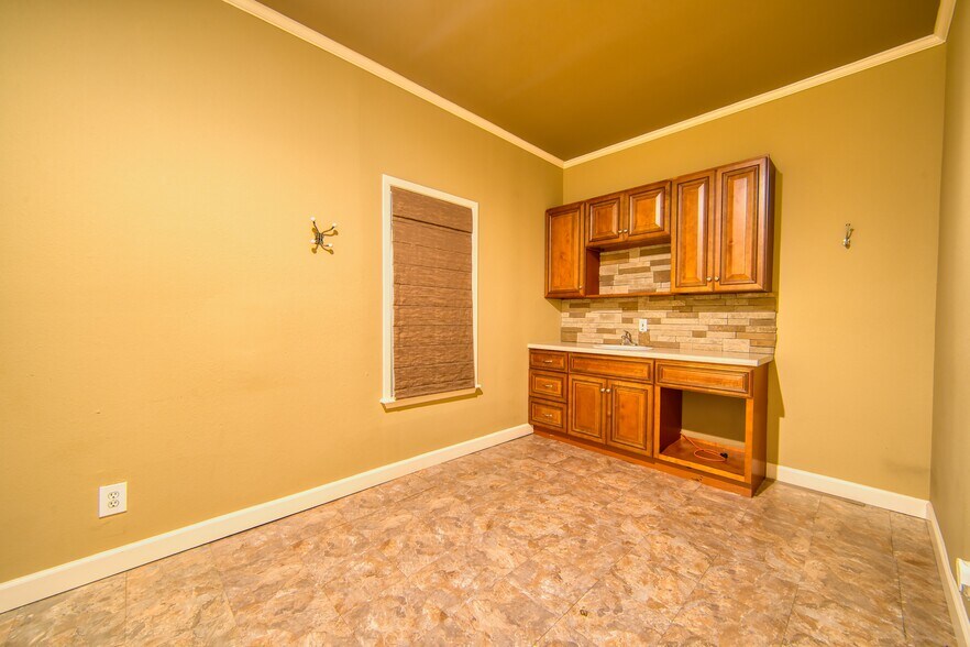 More Photos Of 2805 Center St, Deer Park Storefront Retail Office For Sale