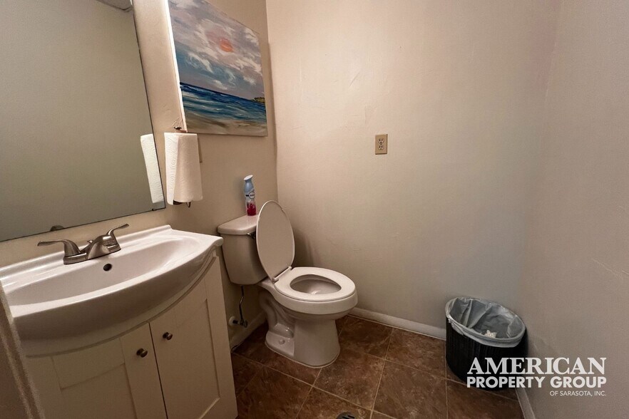 More Photos Of 101 San Marco Dr, Venice Medical For Sale