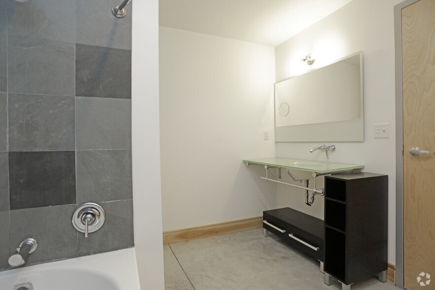 More Photos Of 117 W 20th St, Kansas City Apartments For Lease