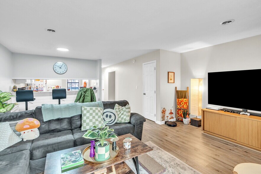 More Photos Of 506 Ellis st, Jefferson City Apartments For Sale