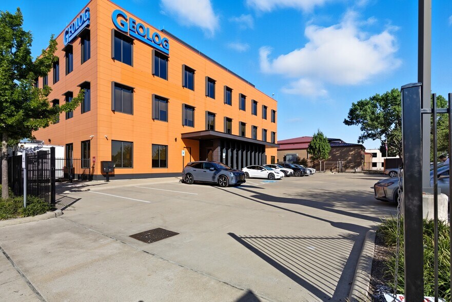 More Photos Of 10402 Valley Forge Dr, Houston Office For Lease