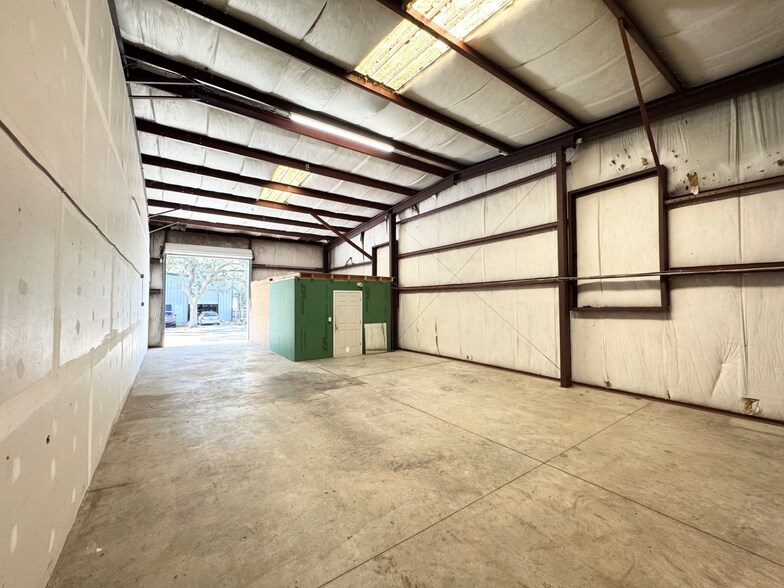 More Photos Of 11631 Columbia Park Dr E, Jacksonville Warehouse For Lease