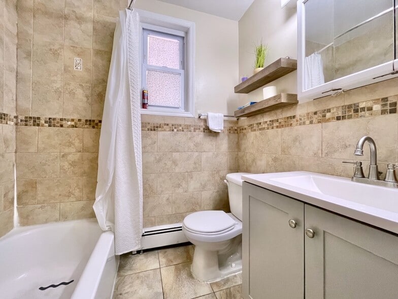 More Photos Of 71 Honiss St, Belleville Apartments For Sale