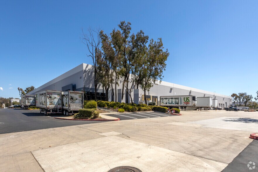 More Photos Of 1205-1211 Park Center Dr, Vista Warehouse For Lease