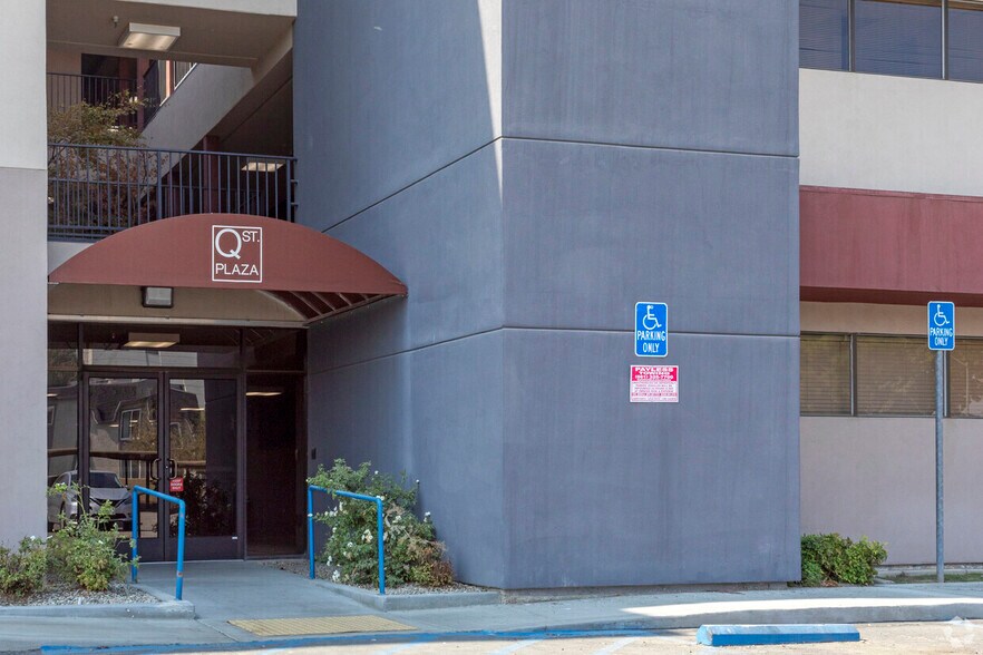 More Photos Of 3550 Q St, Bakersfield Medical For Lease