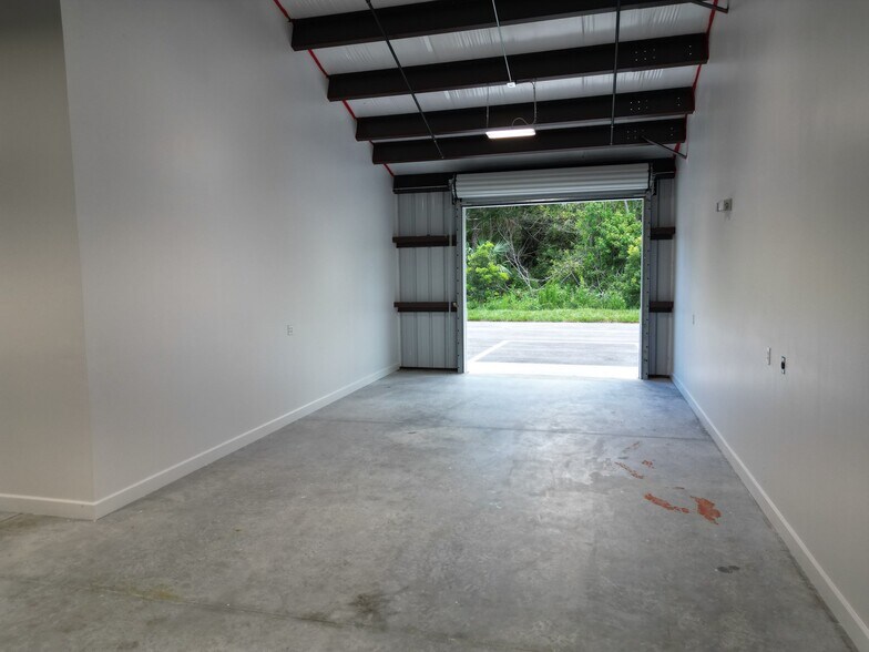 More Photos Of 3801-3815 Oleander Ave, Fort Pierce Warehouse For Lease