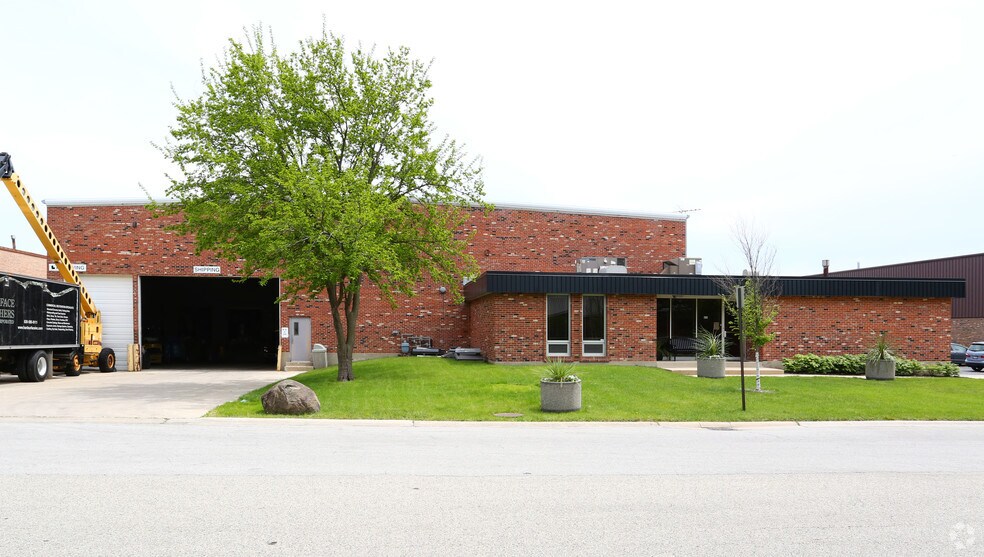 More Photos Of 855 Lively Blvd, Wood Dale Warehouse For Lease