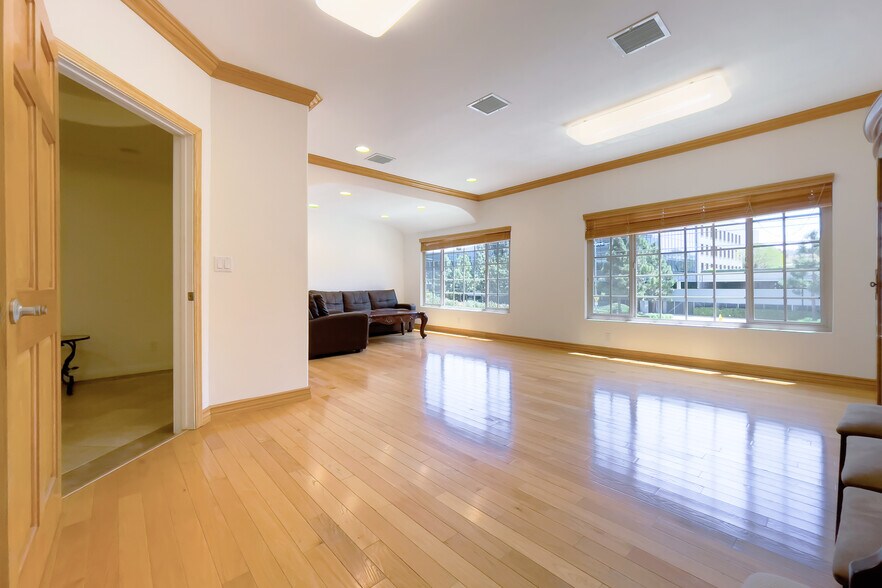 More Photos Of 12041-12043 Jefferson Blvd, Culver City Office For Sale