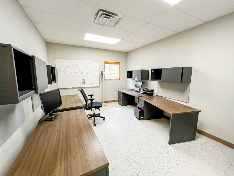 More Photos Of 906 S Highway 285, Pecos Warehouse For Sale