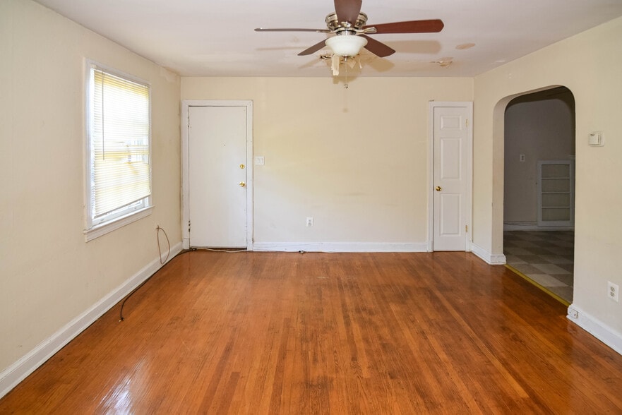 More Photos Of 2823 4th St NE, Washington Multifamily For Sale
