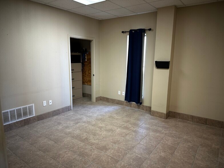 More Photos Of 4200 County Road 72 rd, Midland Warehouse For Lease