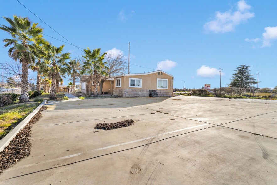 More Photos Of 16088 Outer Bear Valley Rd, Victorville Office For Lease