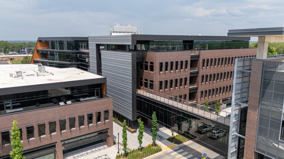 More Photos Of 215 NW A St, Bentonville Office Residential For Lease