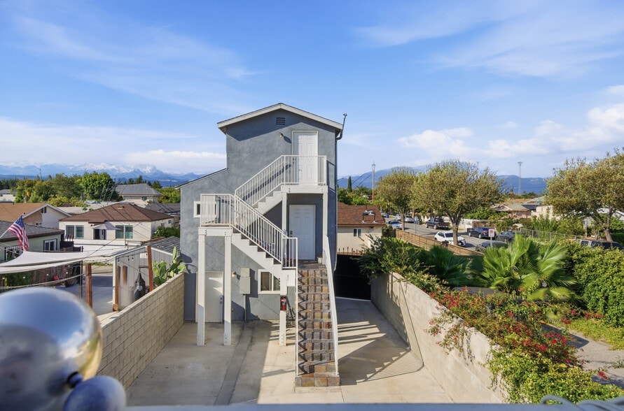 More Photos Of 8317 Whittier Blvd, Pico Rivera Storefront Retail Residential For Sale