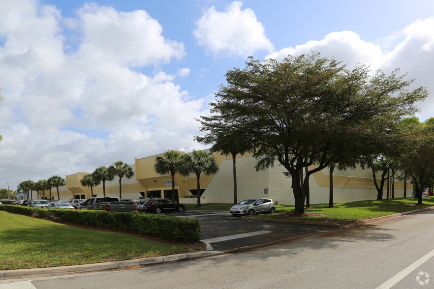 Primary Photo Of 2011-2031 NW 89th Pl, Miami Showroom For Lease