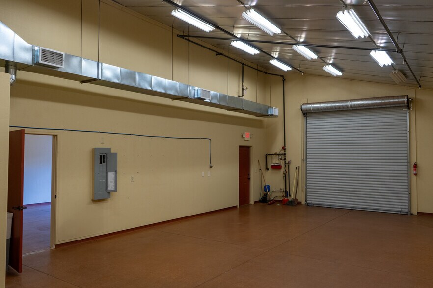 More Photos Of 4004 N AZ Highway 87, Pine Light Distribution For Sale