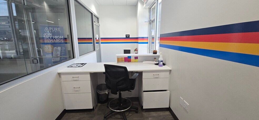 More Photos Of 515 N Larch St, Lansing Industrial For Sale