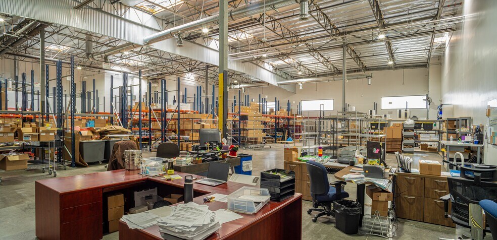 More Photos Of 1827 E Spring St, Long Beach Showroom For Sale