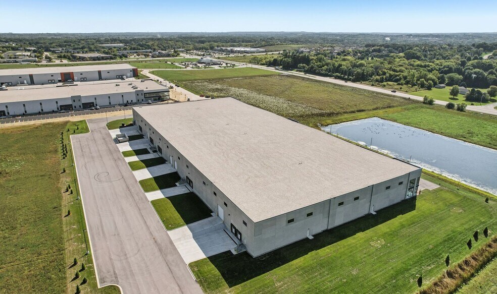 More Photos Of N53W25374 Highlands Court, Sussex Distribution For Lease