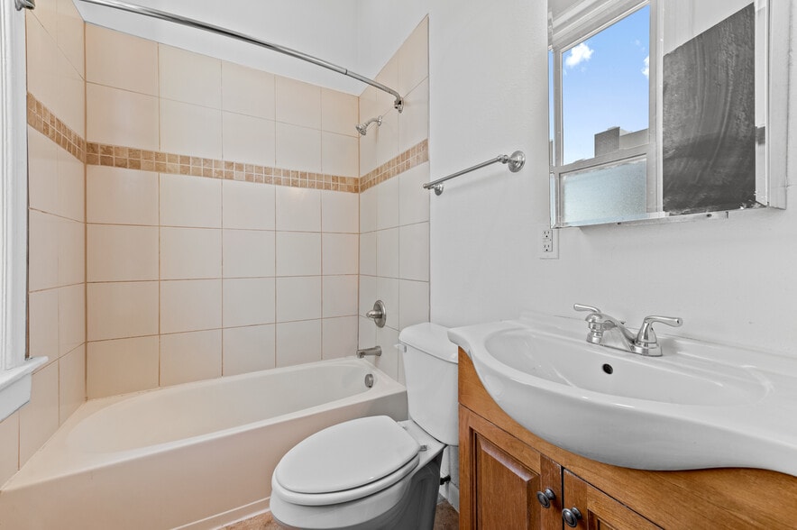 More Photos Of 2031-2033 Curtis St, Denver Apartments For Lease