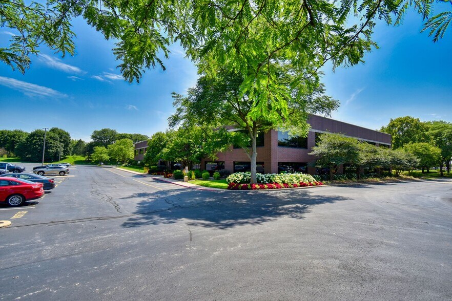 More Photos Of 1700 Park St, Naperville Office For Lease
