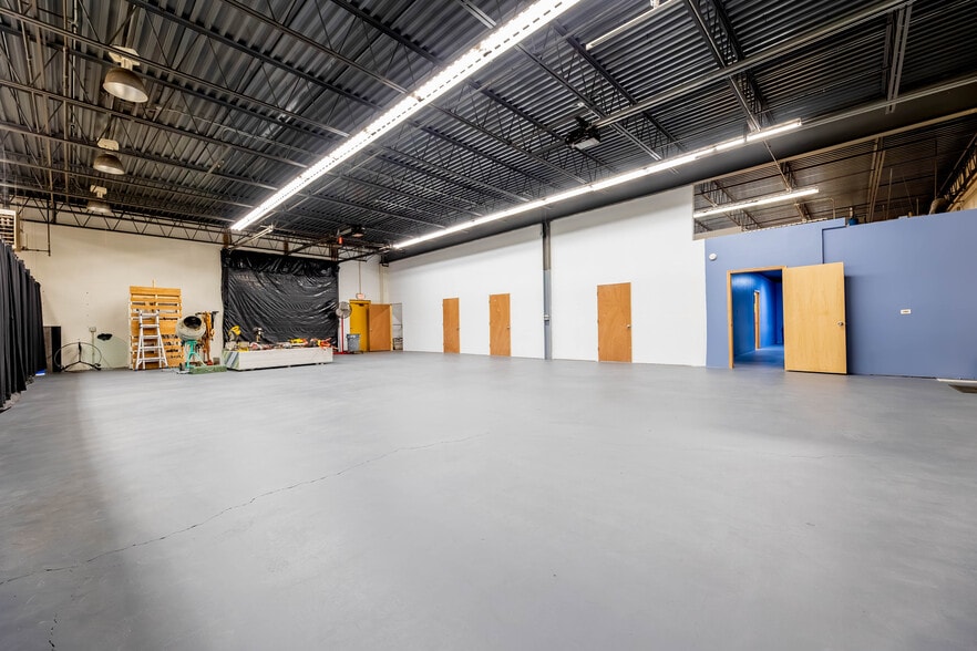More Photos Of 17143 Westview Ave, Thornton Industrial For Sale