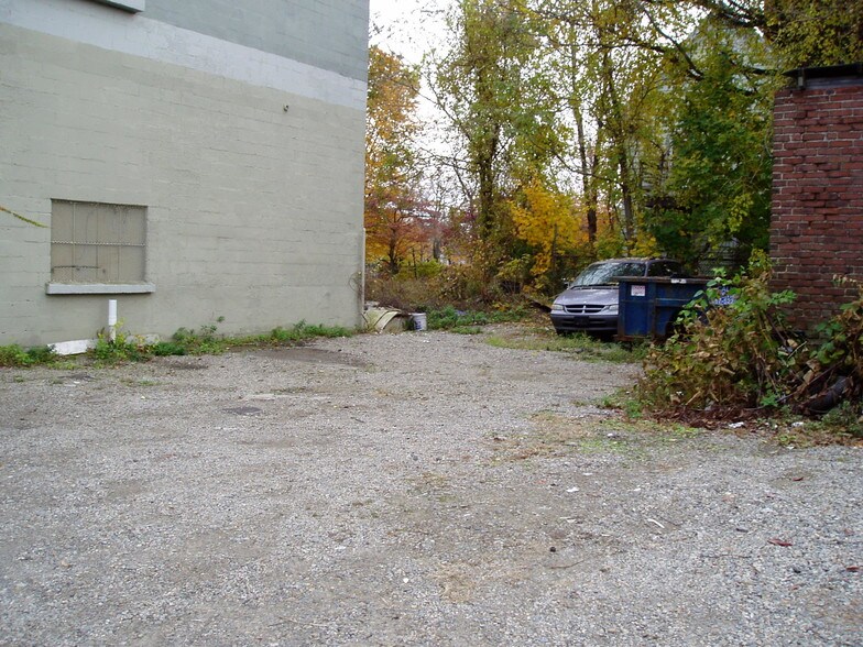 More Photos Of 105 Wood Ave, Bridgeport Light Manufacturing For Sale
