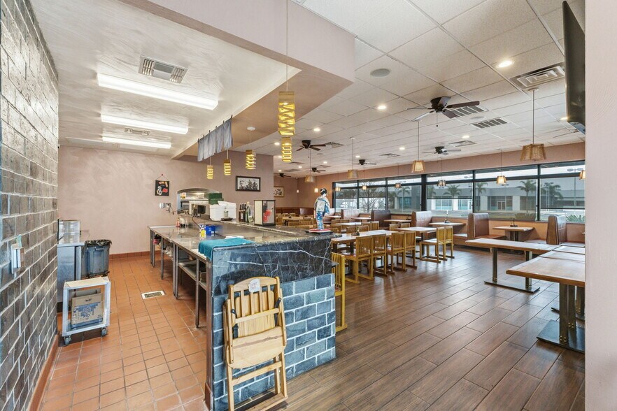 More Photos Of 1377 W El Monte Way, Dinuba Restaurant For Lease