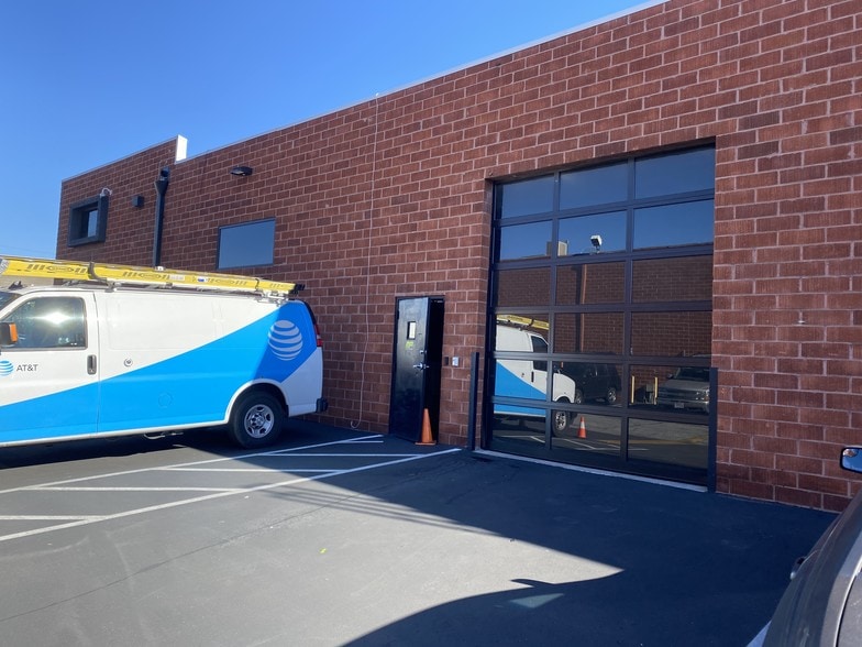 More Photos Of 4400-4404 W Vanowen St, Burbank Warehouse For Lease