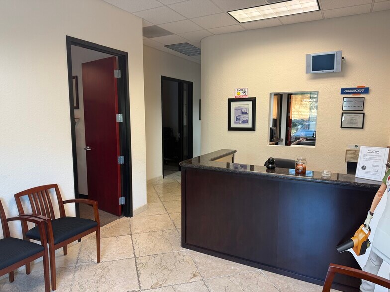 More Photos Of 1701-1745 Banks Rd, Margate Light Distribution For Lease
