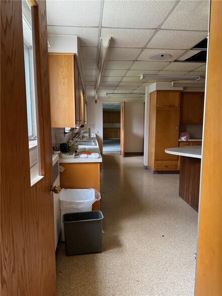 More Photos Of 89 E Genesee St, Auburn Flex For Sale