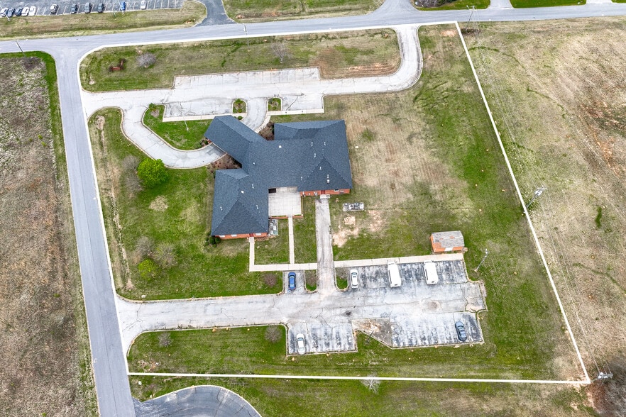 More Photos Of 512 Professional Park Rd, Clinton Medical For Sale