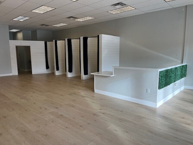 More Photos Of 1071-1075 Freedom Rd, Cranberry Township Storefront Retail Office For Lease