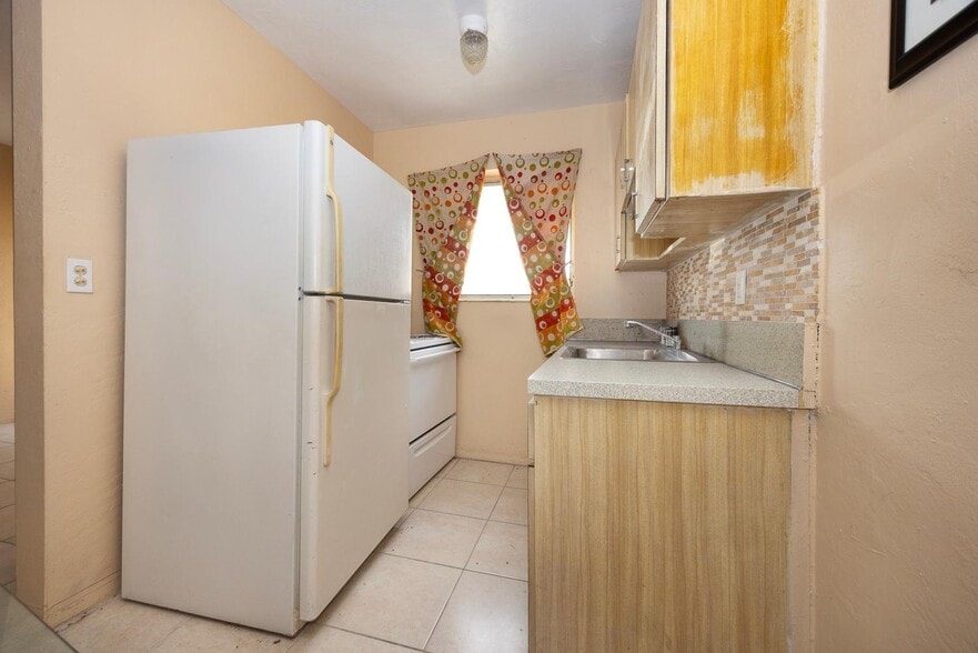 More Photos Of 1915 NW 28th St, Miami Apartments For Sale