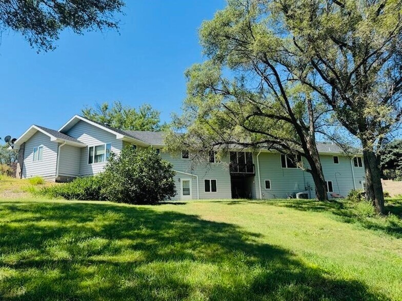 More Photos Of 1522-1624 Centennial Dr, McCook Apartments For Sale
