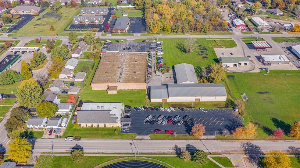 More Photos Of 879 Bedford Rd, Morris Showroom For Sale