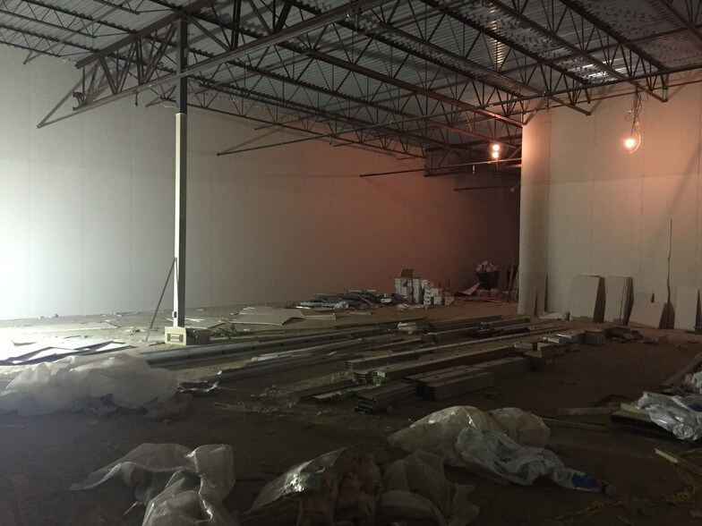 More Photos Of 2808-2900 S 25th St, Clinton Unknown For Lease