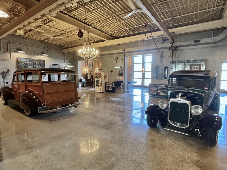 More Photos Of 1411 6th Ave, Grafton Showroom For Sale