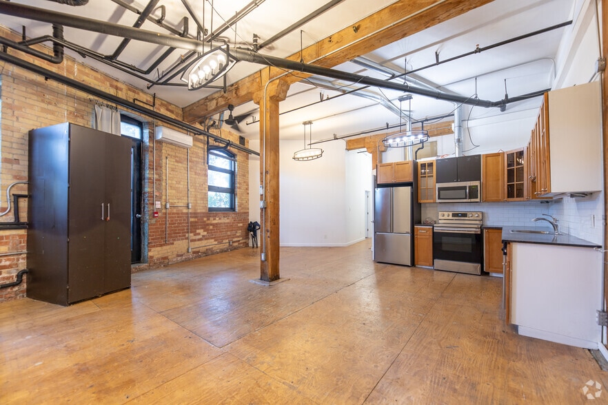 More Photos Of 2480 Dundas St W, Toronto Apartments For Sale