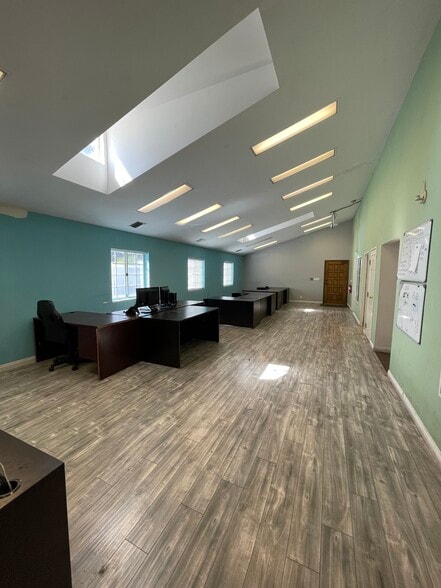 More Photos Of 8823 Fenwick St, Sunland Office For Lease