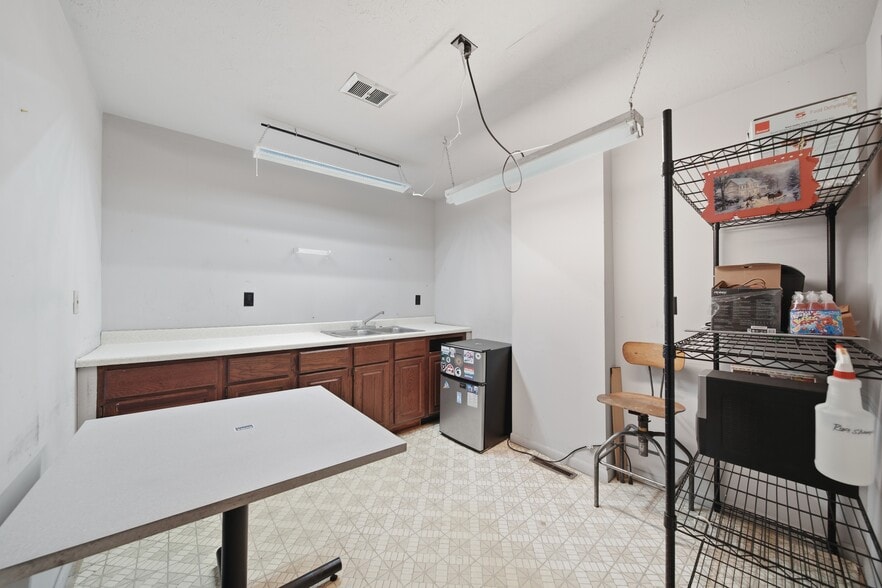 More Photos Of 208 Irwin St, Brooklyn Manufacturing For Sale