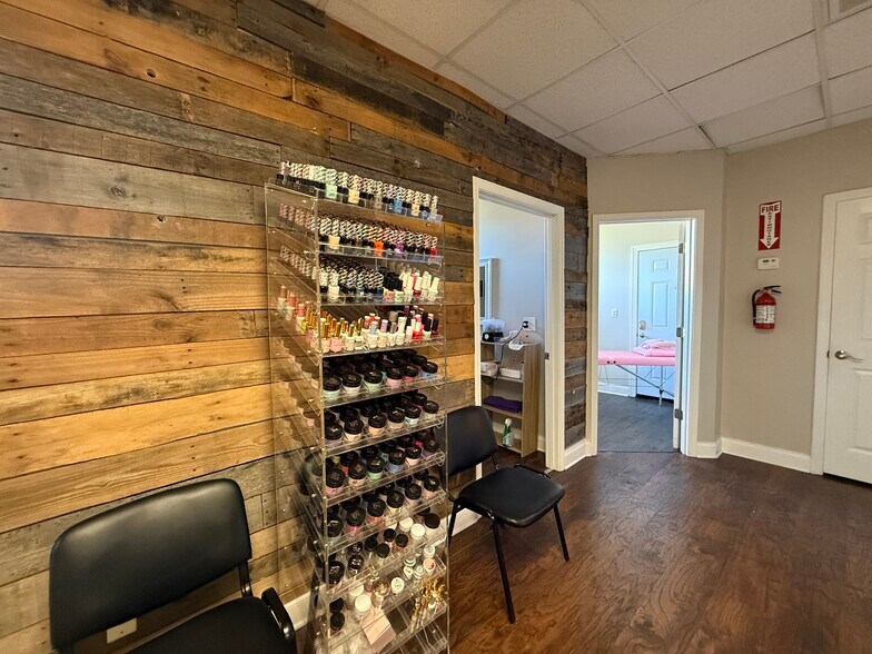 More Photos Of 118 S Main St, Greensboro Restaurant For Sale