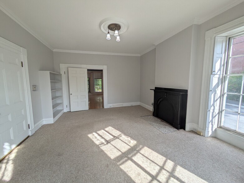 More Photos Of 44 Penobscot St, Bangor Apartments For Lease