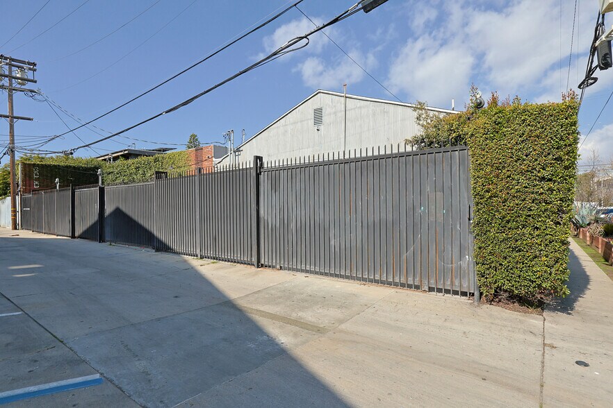 More Photos Of 350-360 Sunset Ave, Venice Warehouse For Lease