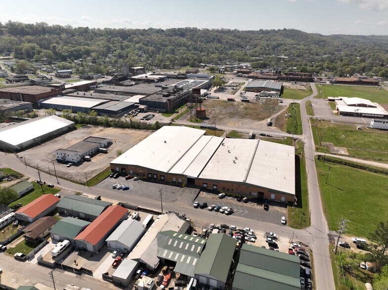 Primary Photo Of 418-420 W Lake Ave, Rossville Warehouse For Sale