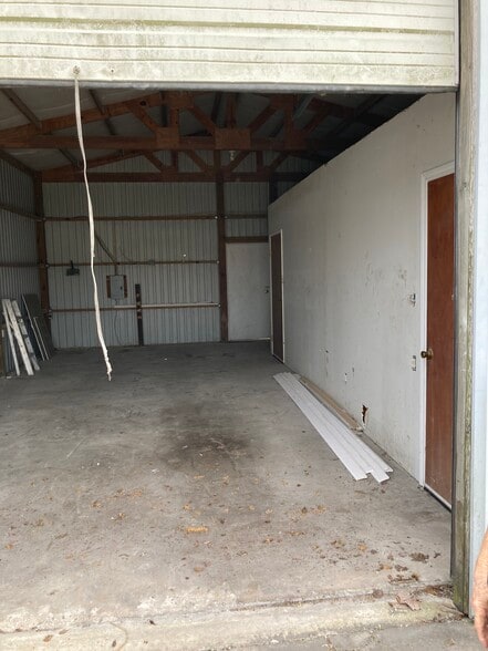 More Photos Of 16190 Miller Rd, Houston Warehouse For Lease