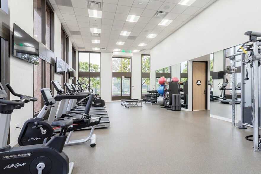 More Photos Of 2600 Michelson Dr, Irvine Office For Lease