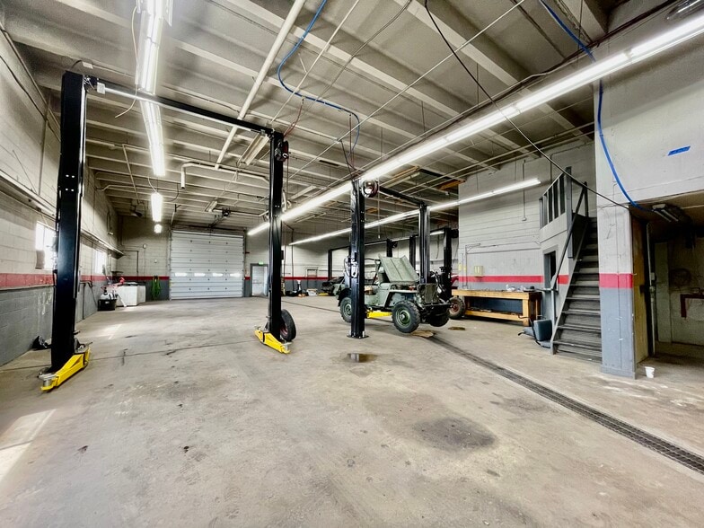 More Photos Of 1557 Yarrow St, Lakewood Auto Repair For Sale