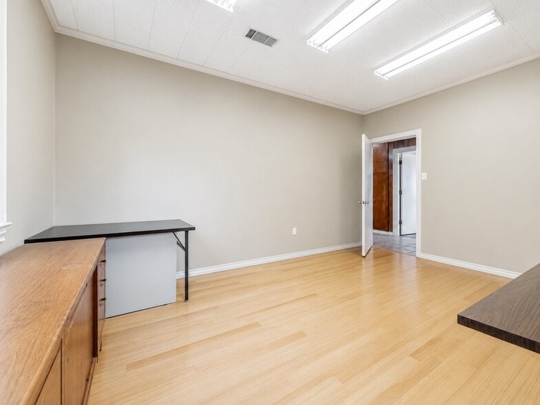 More Photos Of 321 S Main St, Marksville Office For Sale