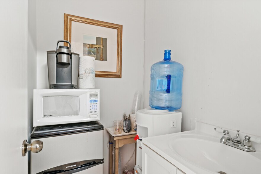 More Photos Of 117 NE 5th Ave, Delray Beach Storefront Retail Office For Sale